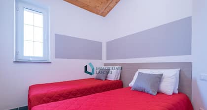 Pomelia 4, just a short walk from the sea