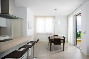 Dining - Beachfront Apartment Lemonade II (Trogir)