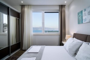 2 bedrooms, desk, iron/ironing board, free WiFi - Beachfront Apartment Lemonade IX (Trogir)