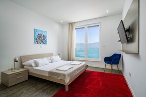 3 bedrooms, desk, iron/ironing board, free WiFi - Beachfront Apartment Lemonade with Pool III (Trogir)