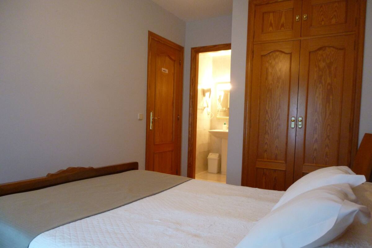 Double Room, Ensuite | WiFi (free)