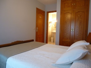 Habitación doble, baño privado | Wifi gratis