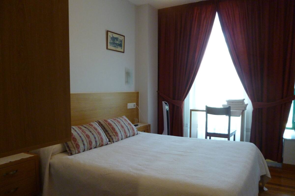 Double Room, Shared Bathroom | WiFi (free)