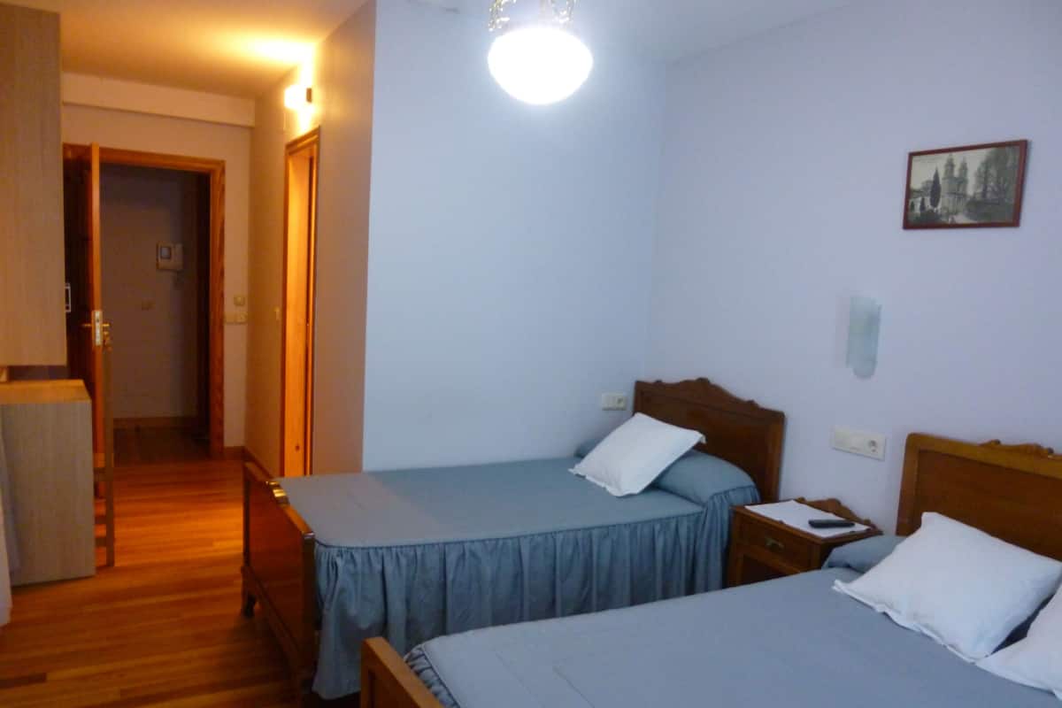 Habitación triple, baño en la habitación | Wifi gratis