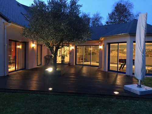 Large 8-person house with indoor pool and garden