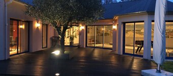Large 8-person house with indoor pool and garden