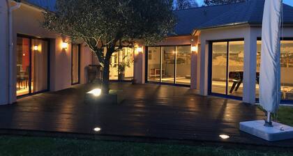 Large 8-person house with indoor pool and garden