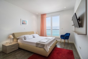 3 bedrooms, desk, iron/ironing board, free WiFi - Beachfront Apartment Lemonade with Pool I (Trogir)