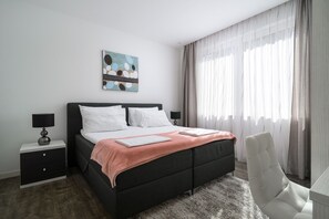 2 عدّة غرف نوم ومكتب ومكواة/لوح كي وواي فاي مجانًا