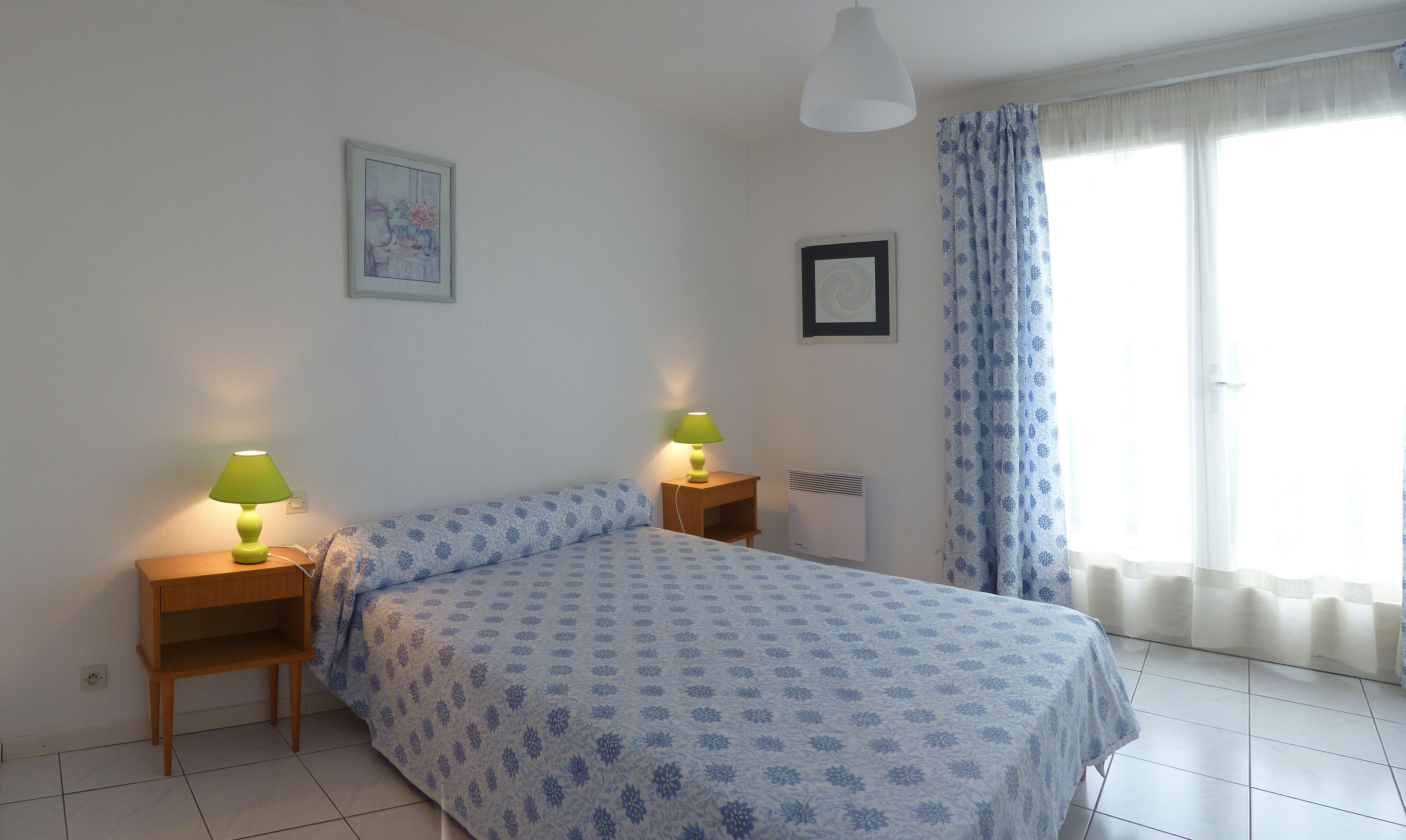 4 slaapkamers, een strijkplank/strijkijzer, reisbedje, gratis wifi