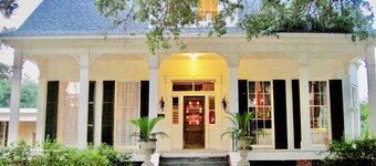 Victorian Manor in the Heart of Cajun Country.  20 min North of Lafayette