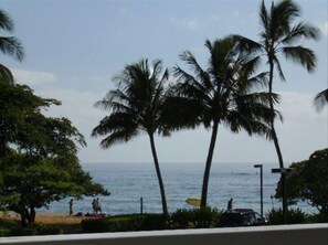 靠近海滩、沙滩椅、沙滩毛巾