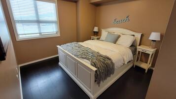 2 bedrooms, desk, iron/ironing board, WiFi