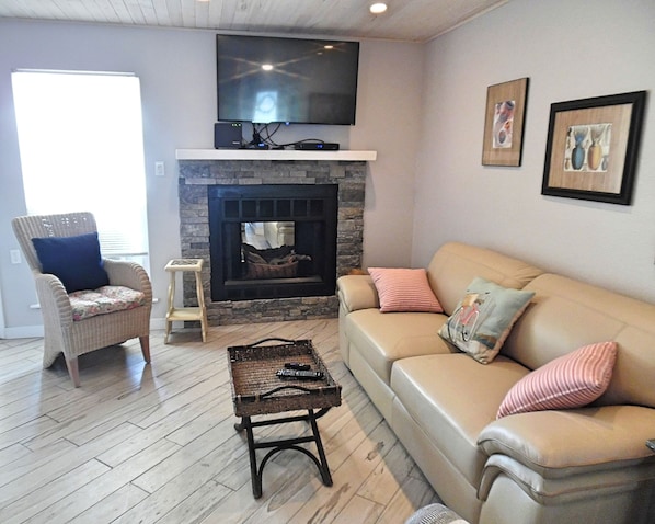 Smart TV, fireplace