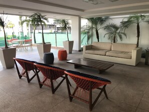 Lobby lounge