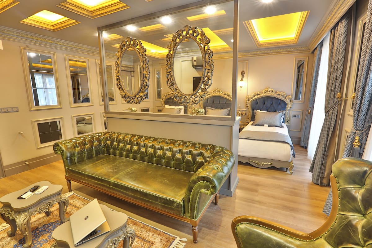 Luxury Apartment | 3 bedrooms, premium bedding, in-room safe, individually decorated