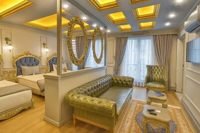 Real King Suite Hotel