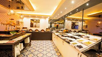 Café da manhã com buffet todos os dias (TRY 25 por pessoa)