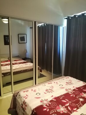 Basic House, 1 Queen Bed