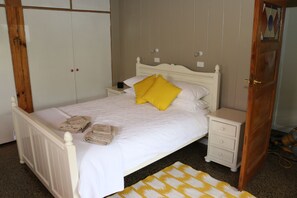 Family House, 3 Bedrooms, Garden View | 3 bedrooms, Egyptian cotton sheets, premium bedding, blackout curtains - Mudbrick Top of Town (Spring Gully)