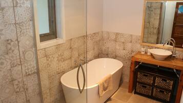 Family House, 3 Bedrooms, Garden View | Bathroom | Separate tub and shower, deep soaking tub, rainfall showerhead