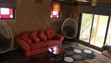 Family House, 3 Bedrooms, Garden View | Living room | Flat-screen TV, Netflix, DVD player, iPod dock