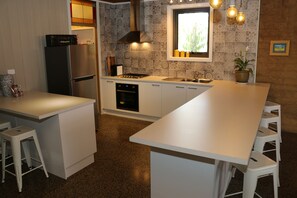 家庭獨棟房屋, 3 間臥室, 花園景觀 | 私人廚房 | 大型冰箱、微波爐、烤箱、爐台