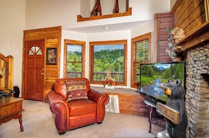 Interior - Gatlinburg Log Cabin, Amazing Views Hot Tub, Theater Room, Internet Free Tickets (Gatlinburg)