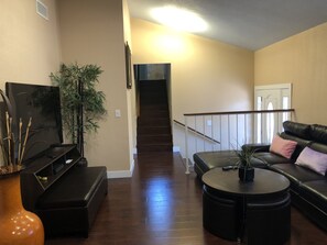 Smart-tv och eldstad