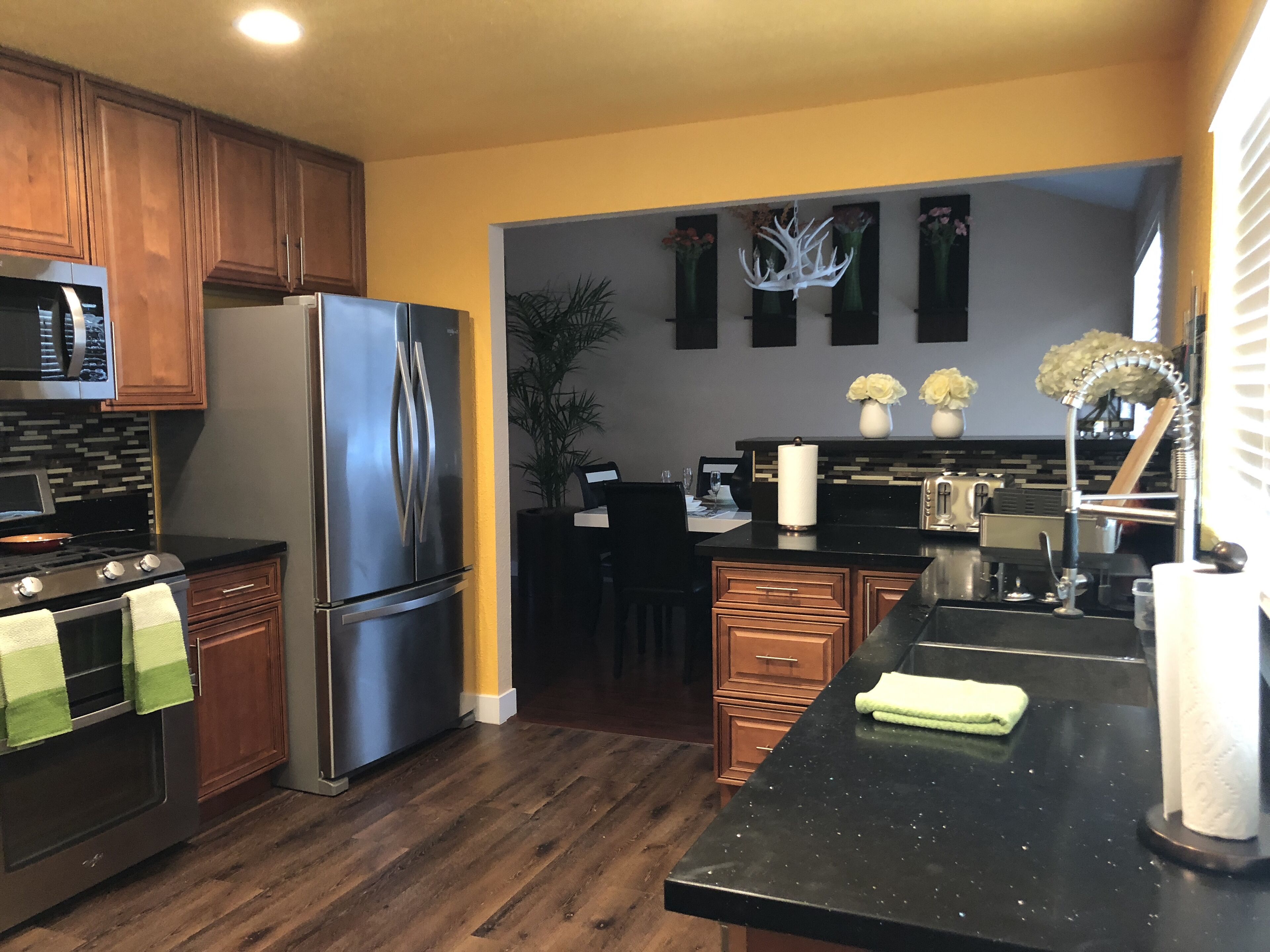 雪櫃、微波爐、焗爐、爐具