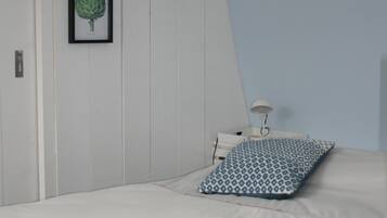 1 dormitorio, tabla de planchar con plancha, wifi gratis y ropa de cama