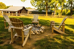 Property grounds - Crockett's Retreat @ Muletown Farm • Fishing Pond • Fire Pit • Horse • Sunsets (Columbia)