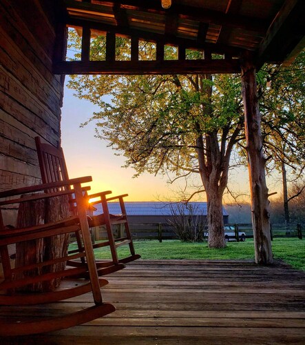 Crockett's Retreat @ Muletown Farm • Fishing Pond • Fire Pit • Horse • Sunsets