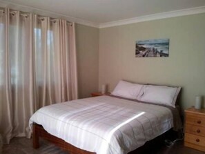 2 bedrooms, iron/ironing board, travel crib, bed sheets - **Bournda Beach Cottage** (Tura Beach)