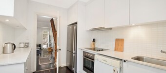 Entire 2 Bedroom Paddington Terrace
