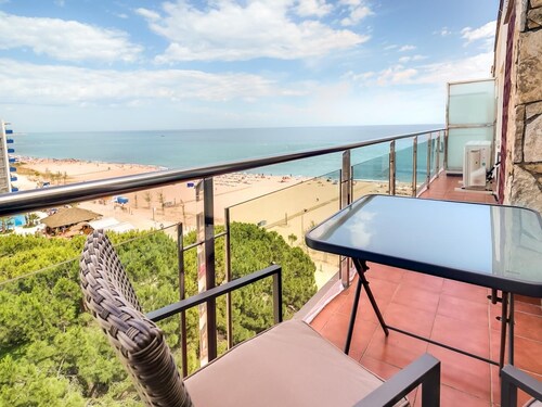 Aparthotel with pool and terrace sea views