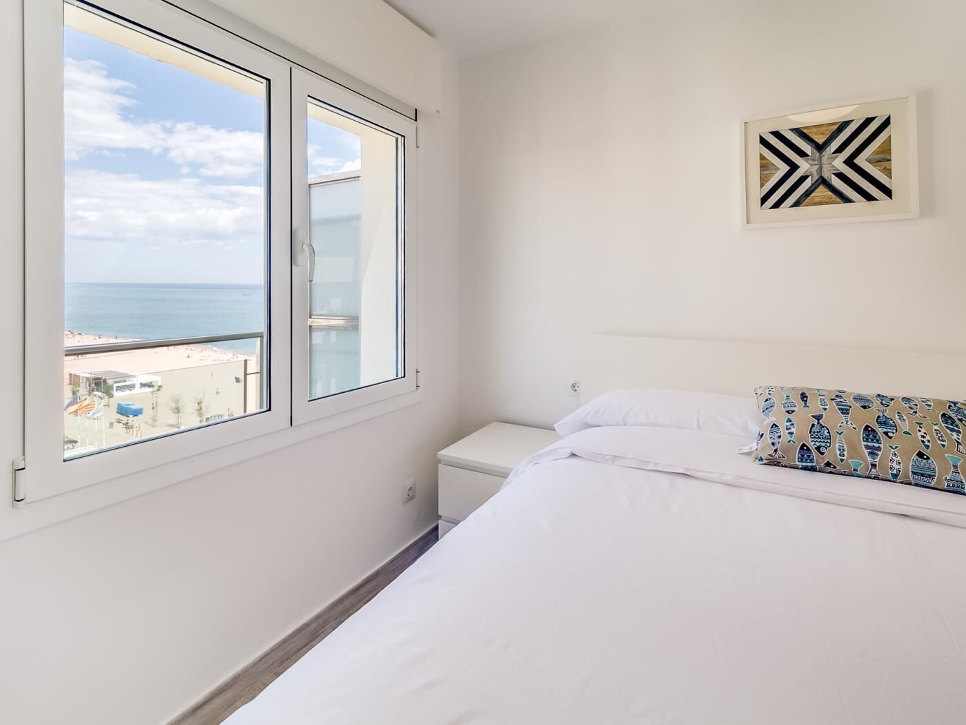 1 dormitorio, sistema de insonorización, tabla de planchar con plancha