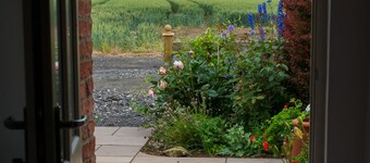 Rural peace & luxury near Malton, beautiful barn, stunning views, woodburner