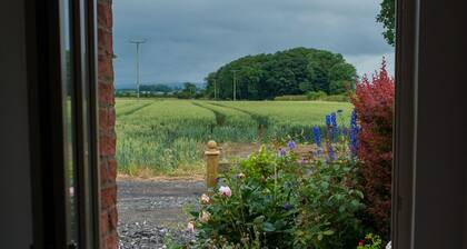 Rural peace & luxury near Malton, beautiful barn, stunning views, woodburner