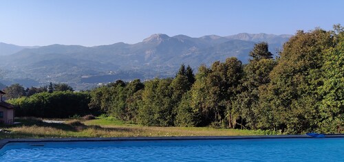 Tuscan Villa with large private pool 200 mtrs walk to restaurant, great views