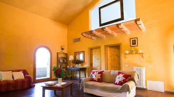 TV, caminetto, lettore DVD