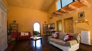 TV, caminetto, lettore DVD