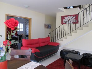 Interior - Villa Santos, spacious, sleeps up to  8 , relaxed area, with an amazing sea view (Lombo Do Doutor)