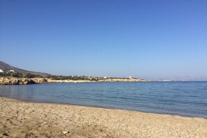 Beach nearby, sun-loungers, beach towels