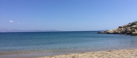 Beach nearby, sun loungers, beach towels