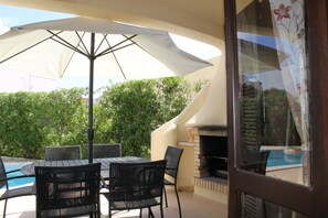 Outdoor dining - Villa With Private Pool, 3 Bedrooms, Sleeps 6, Vilamoura, Old Village (Quarteira)