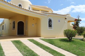 Exterior - Villa With Private Pool, 3 Bedrooms, Sleeps 6, Vilamoura, Old Village (Quarteira)