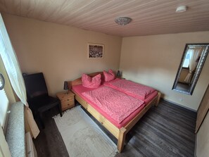1 chambre, lit de bébé portatif, literie fournie