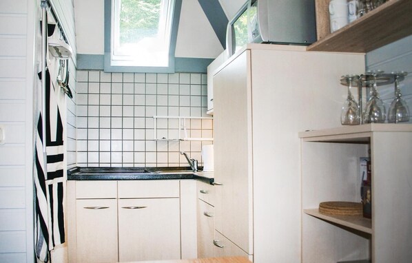 Fridge, dishwasher, coffee/tea maker