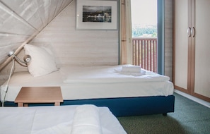 3 bedrooms, travel crib, WiFi